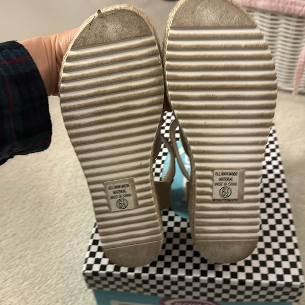 Sandals - Picture 7 of 8